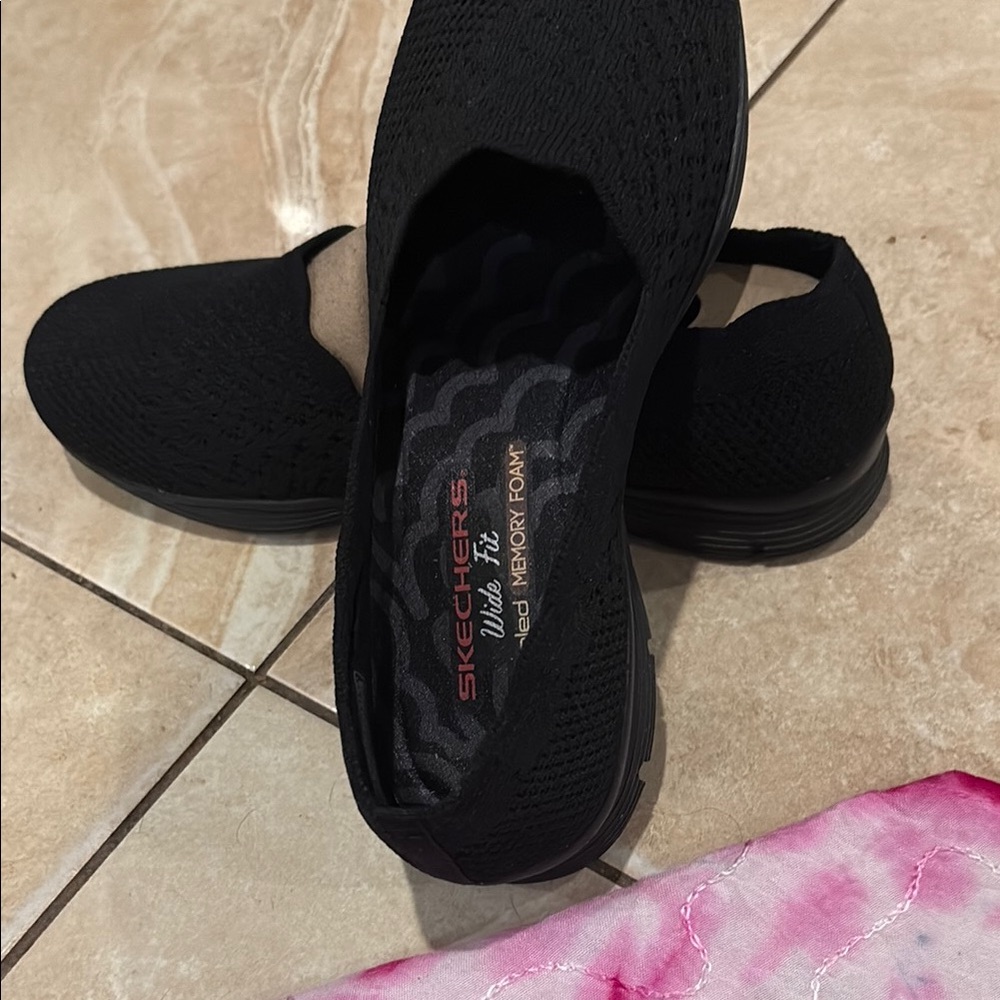 Skechers Black Sneakers Comfortable Everyday Wear rubber bottom